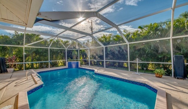 Family-Friendly Pool Retreat for You & Your Fur Baby | Villa Hideaway – Roelens Vacations
