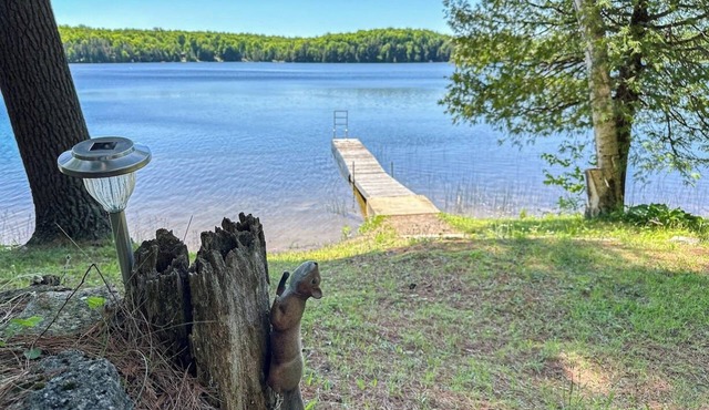 Family friendly retro cottage with huge waterfront