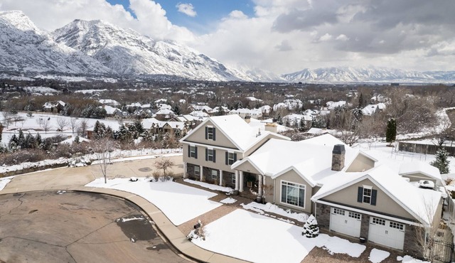 Family Gathering Place with Views, Firepit, Pickleball Court, & Trampoline