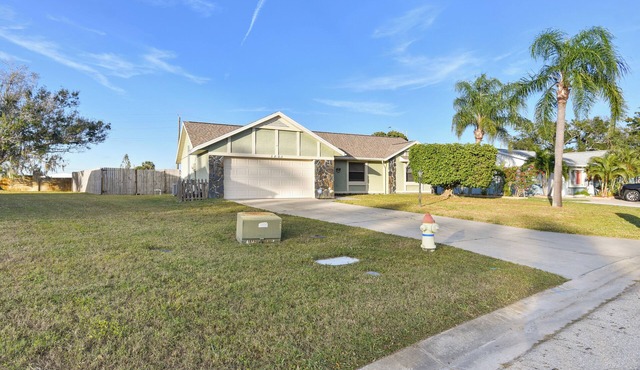 Family Hideaway - 3 Bed, Private Yard for Pets by The Bay & Key Collection