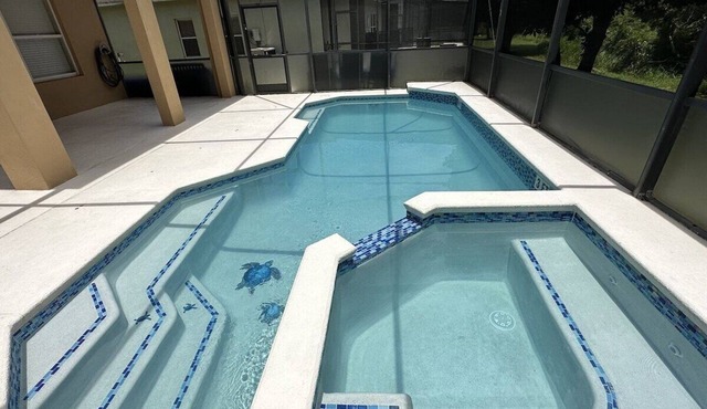 Family Villa with Pool, Spa & Close to Attractions!