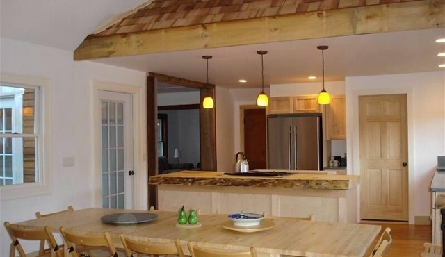 Farmhouse; <2 Miles to Stratton Mtn.; 4 bedrooms, 3 bathrooms; Winter Season opt