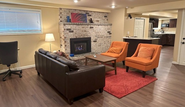 Flat in Heart of Ballard - Walk to Beach, Restaurants and Shops!