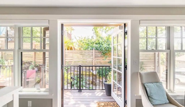 Fremont cottage w/garage, light-filled, walkable
