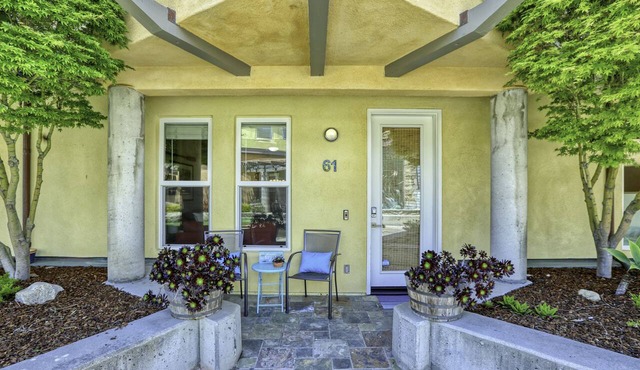 Fresh Look at Frank's Beach House - 50 yards to Beach - A family fav!