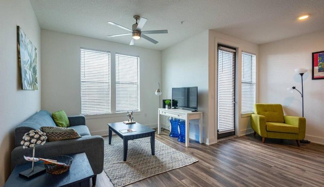 Frontdesk NoHo Flats at North Hyde Park Apts Tampa