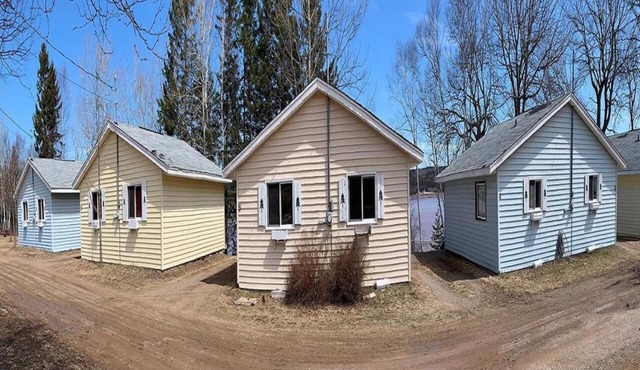 Fundy Rocks Motel and Chocolate River Cottages