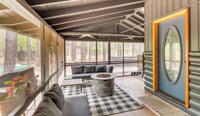 Furnished Patio & Fire Pit: Pinetop Cabin!