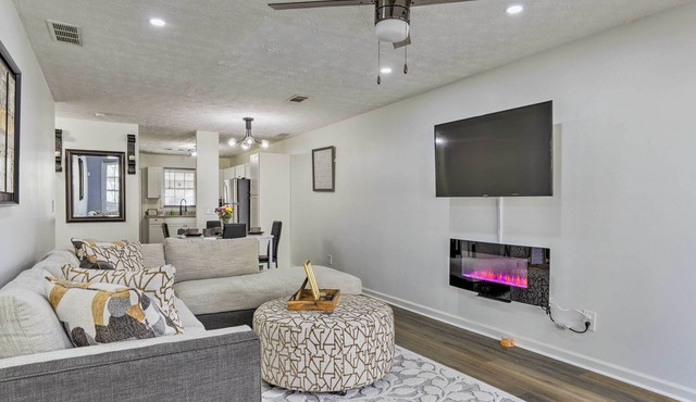 Georgia Getaway w/Fireplace & Fenced-In Yard