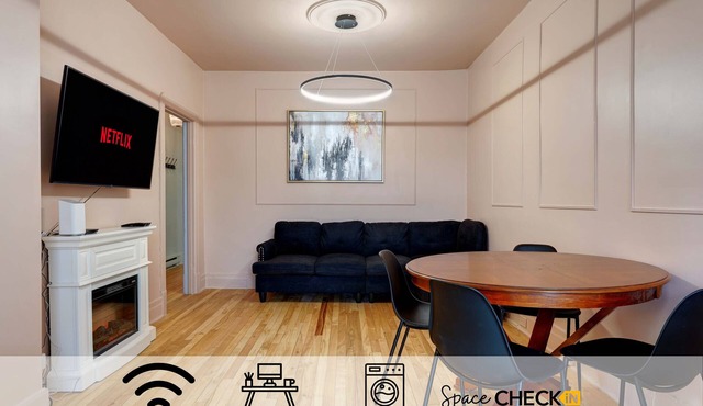 Glamorous getaway | Near Subway | Fireplace | AC | Wi-Fi
