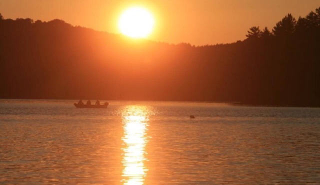 Glamour Lake Gem Sleeps 10