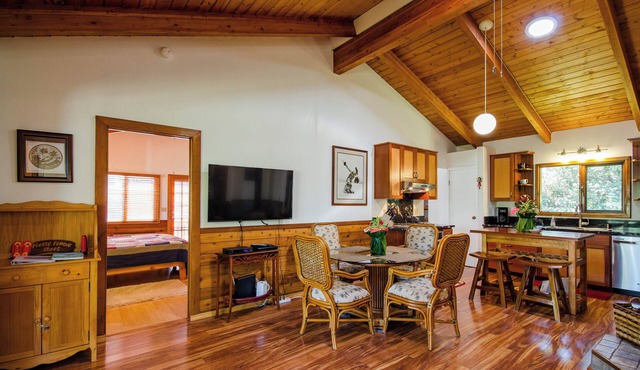 Gorgeous 3b/2b house minutes from Natl Park & Volcano Village. Family friendly!