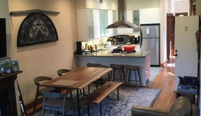 Gorgeous Capitol Hill/Stanton Park one bedroom second level