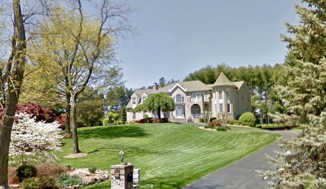 Gorgeous Chateau/House on 1.5 acres - in Annandale Center/mins to Washington DC