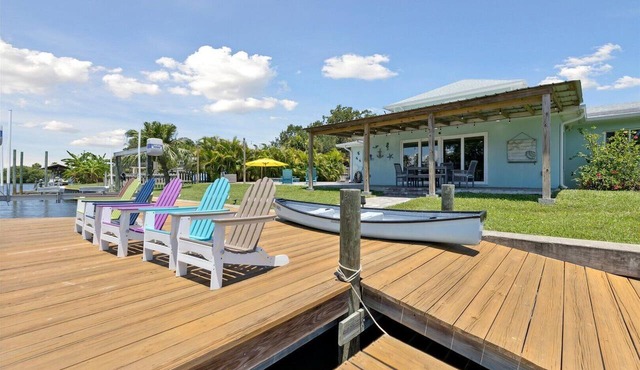 Gorgeous Private Canal Home w/Pool, Hot Tub & Modern Kitchen - Walk to Restaurants!