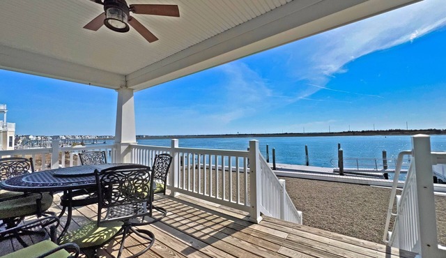 Gorgeous Recently Renovated Bayfront Home with a Boatslip!