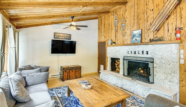 Graeagle Vacation Rental Cabin w/Game Room!