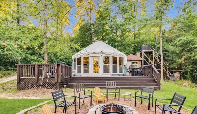 Grand Glamping Haven: Luxe Experience in Nature