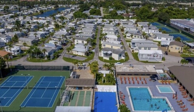 Great 2bedroom cottage in Fort Myers Beach, SANIBEL, w.WiFi, fitness room &pool