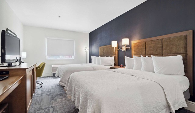 Great Amenities Onsite! Outdoor Pool and Terrace, Free Continental Breakfast