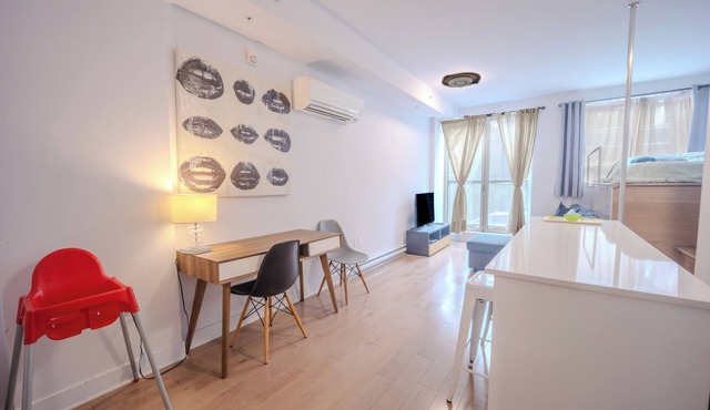 Great condo for 4 guests with parking