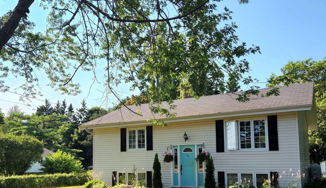Great House in Charlottetown Close to Everything