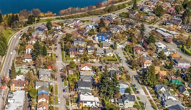 Green Lake 1st Line Lake View Home A with Central Air Conditioners
