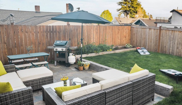 Green Lake Craftsman - Family Zoo Passes - Dog Friendly