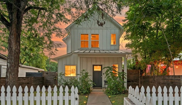 Group-Friendly 4BR | Steps from East Austin Fun