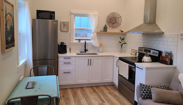 Guest suite downtown Cumberland - walk to trails and amenities!