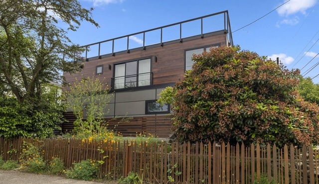 Guesthouse in Phinney Ridge with Rooftop Deck