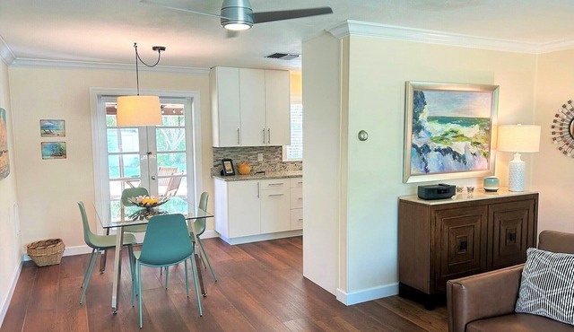 Guests Love this Home & Location Walk Downtown, Trolley to Lido Beach, Pets OK!