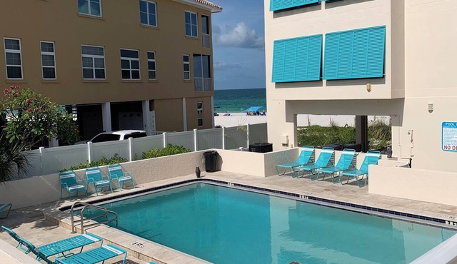Gulf side! No crossing the street to get to the beach! COQUINA BEACH CLUB 109