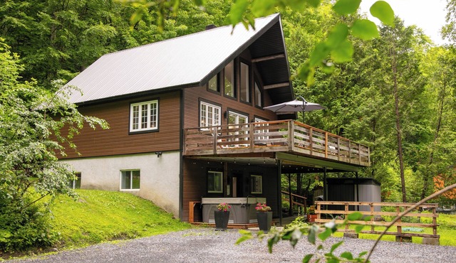 Hôtel à la maison - Le Carlton avec spa et nature!