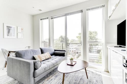 H Street 2br w wd nr bus stops restaurants WDC-761