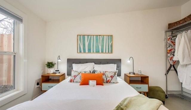 #HabitueHomes - Green Spot Studio- Dog Friendly!
