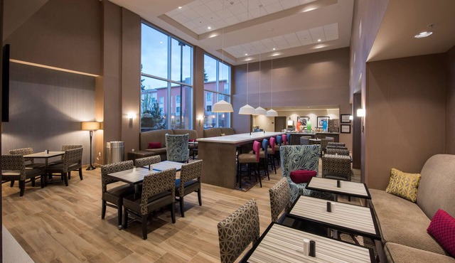 Hampton Inn & Suites Seattle/Redmond