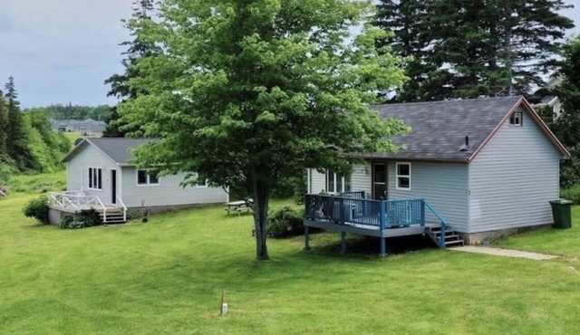 Hank’s Place - Creekside Cottages in Stanley Bridge