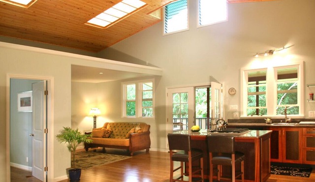 Hawi peaceful, spacious Garden Cottage- your home away from home