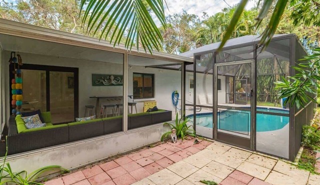 Heated Pool | 3 Beds | Near Beaches and parks