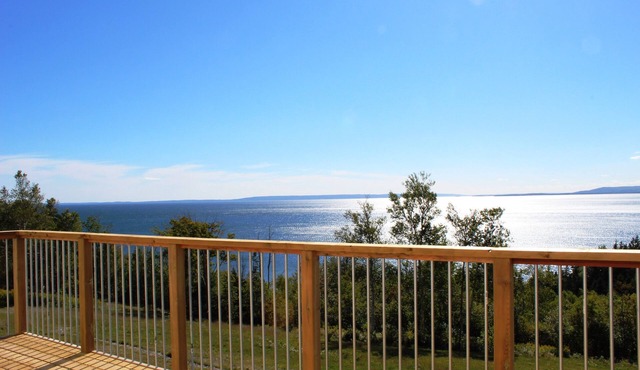 Hector's Point-New Modern 1 bedroom suites in Iona