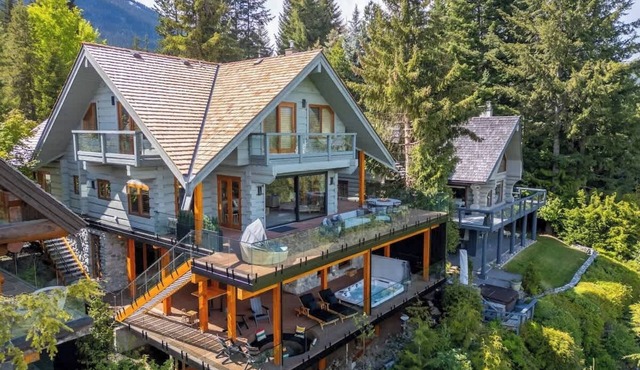 Heron Views | Whistler Village | Stunning Views
