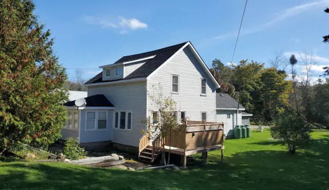 Hidden Gem Cottage minutes away from Parks/Beaches