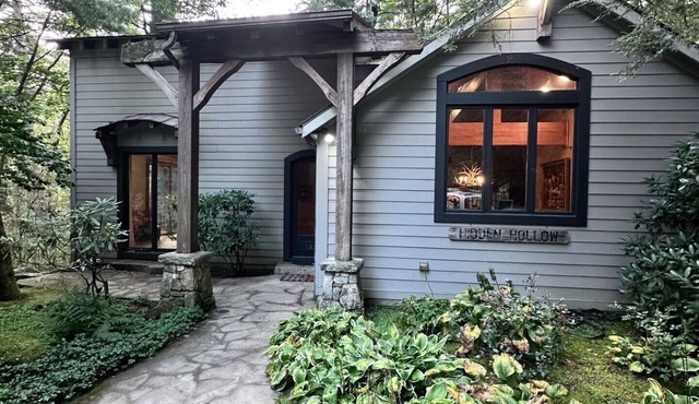 Hidden Hollow 2 BR 2 baths WALK to town