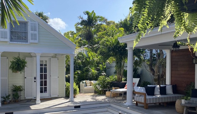 Hidden Mini-Resort Oasis in Historic Seaport - walk to the fun; home to peace