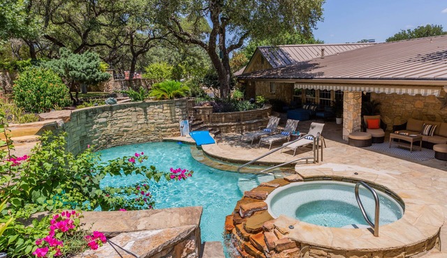 High-End Resort. 1-Story, Gated, Heated Saltwater Pool, BigBeds, GameRm, FirePit
