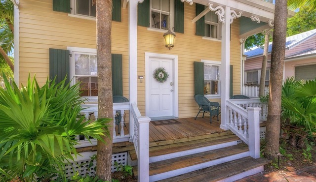 Historic 2BR Old Town Key West w/hot tub & front porch