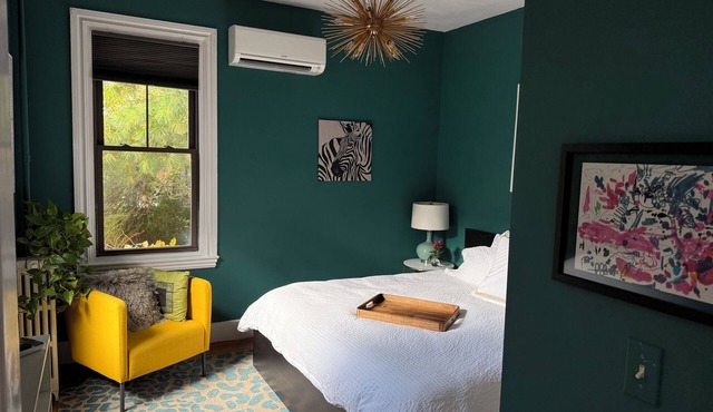 Historic Boston apartment with private garden/patio
