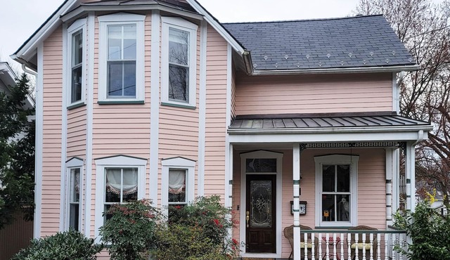 Historic home near Takoma Metro to DC, shops, restaurants, parks!