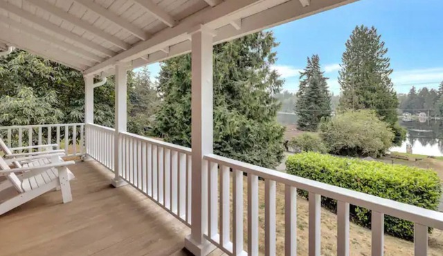 Historic Lake Cottage in Squak Mountain - 30mins to Seattle, Bellevue, & Tacoma
